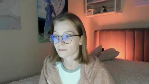 Snapshot of lunar_sofia chatting on 09/19/25, 11:55 Sofia online show from 09/19/25, 11:55