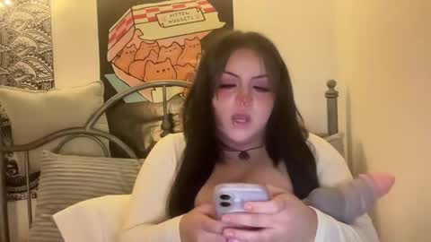 Snapshot of lunarangvl chatting on 12/19/25, 12:50 lunarangvl online show from 12/19/25, 12:50