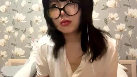 Snapshot of lunaraus chatting on 10/10/25, 08:08 Yuna online show from 10/10/25, 08:08