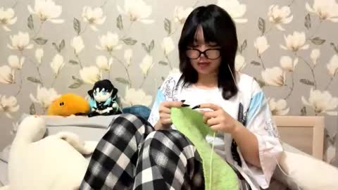 Snapshot of lunaraus chatting on 10/12/25, 07:24 Yuna online show from 10/12/25, 07:24