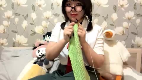 Snapshot of lunaraus chatting on 10/15/25, 07:47 Yuna online show from 10/15/25, 07:47