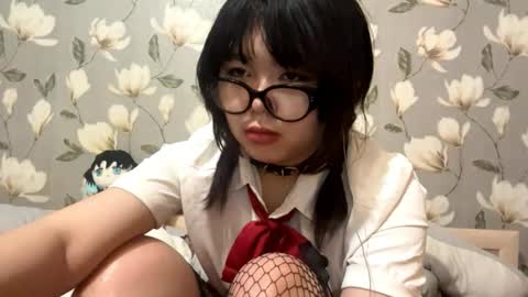 Snapshot of lunaraus chatting on 10/23/25, 02:27 Yuna online show from 10/23/25, 02:27