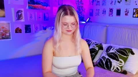 lunariafox online show from 04/08/26, 02:50