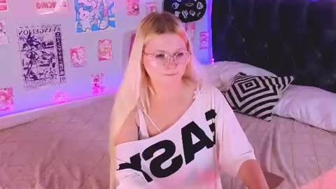 lunariafox online show from 07/28/26, 07:39