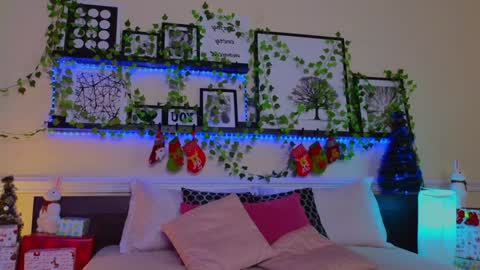 Luna Rishi online show from 12/26/24, 01:10