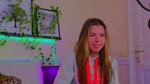 Luna Rishi online show from 01/17/25, 01:03