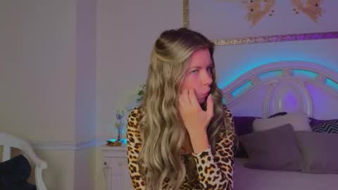 Luna Rishi online show from 10/10/25, 11:53