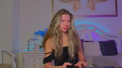 Luna Rishi online show from 10/16/25, 11:55