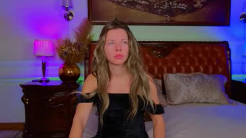 Luna Rishi online show from 11/24/25, 06:13