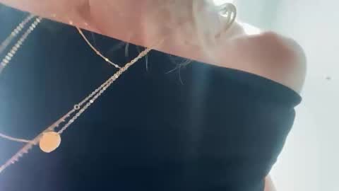 lunarose17 online show from 02/18/26, 08:38