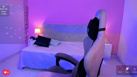 Snapshot of lunarose5 chatting on 01/30/25, 03:11 Luna online show from 01/30/25, 03:11