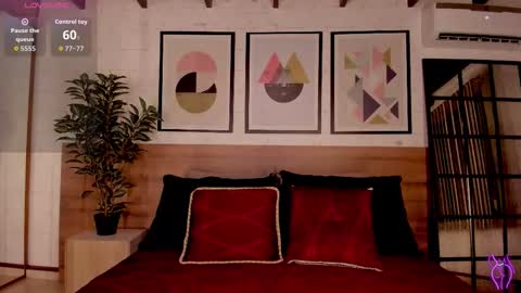 Luna Ruso  online show from 11/10/25, 07:57