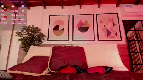 Luna Ruso  online show from 01/14/26, 08:47