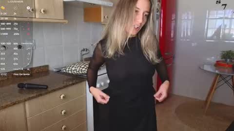 Snapshot of lunary_mix chatting on 03/06/25, 12:30  Luna online show from 03/06/25, 12:30