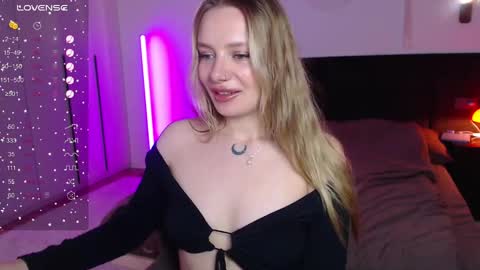 LunaticaBae online show from 03/01/25, 04:26