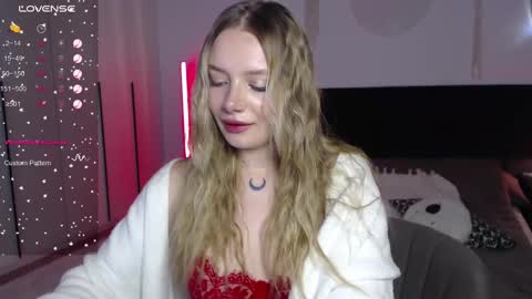 LunaticaBae online show from 03/02/25, 01:15