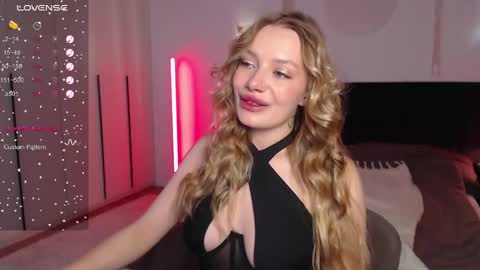 LunaticaBae online show from 03/04/25, 12:50