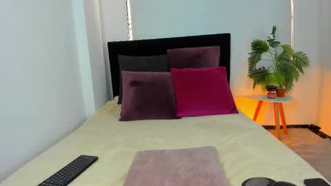 Snapshot of lunavelvet7 chatting on 09/24/25, 03:26 lunavelvet7 online show from 09/24/25, 03:26