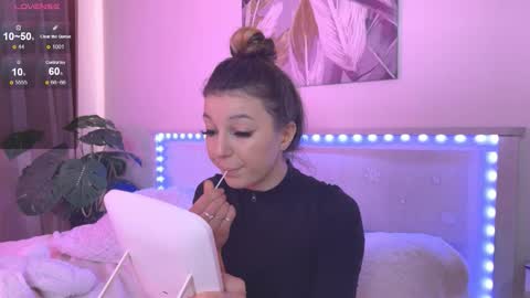 Veronica online show from 03/26/26, 08:20