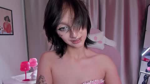 call me a pose striker  online show from 05/20/26, 06:30