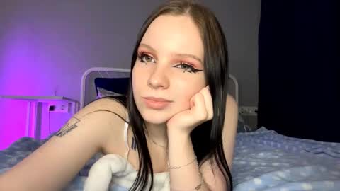 Snapshot of lunavoyce chatting on 11/10/25, 03:00 Lunavoyce online show from 11/10/25, 03:00