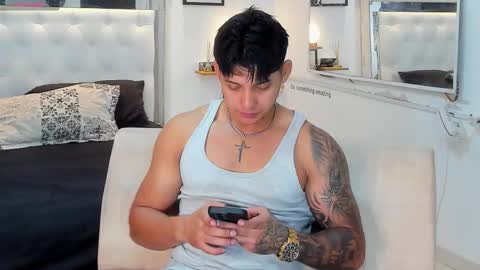 Snapshot of lunay_xtreemboy chatting on 10/24/25, 01:03 Lunay online show from 10/24/25, 01:03