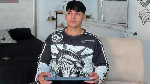 Snapshot of lunay_xtreemboy chatting on 11/05/25, 05:57 Lunay online show from 11/05/25, 05:57