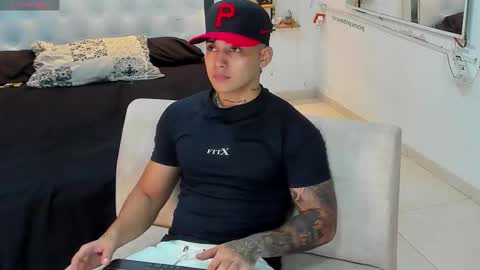 Snapshot of lunay_xtreemboy chatting on 11/14/25, 12:09 Lunay online show from 11/14/25, 12:09