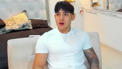 Snapshot of lunay_xtreemboy chatting on 11/19/25, 12:21 Lunay online show from 11/19/25, 12:21