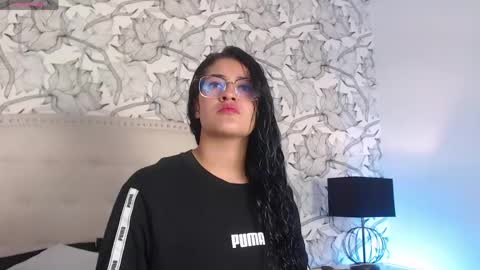 Luna and Kian online show from 04/18/26, 03:54