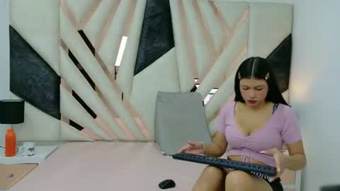 Snapshot of lunaysebastian chatting on 07/13/26, 02:20 Luna y Sebastian online show from 07/13/26, 02:20