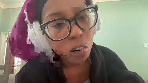 lunchboxgirl online show from 10/07/25, 02:47