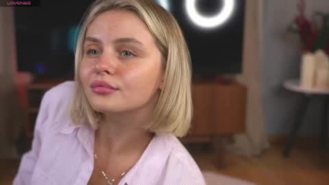 Evi online show from 05/03/26, 08:09