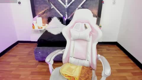 Snapshot of lunitaa18 chatting on 02/22/25, 01:22  V A L E R I A   online show from 02/22/25, 01:22