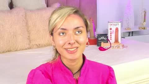 lunitadiva online show from 11/20/25, 01:44