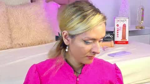 lunitadiva online show from 11/21/25, 02:05