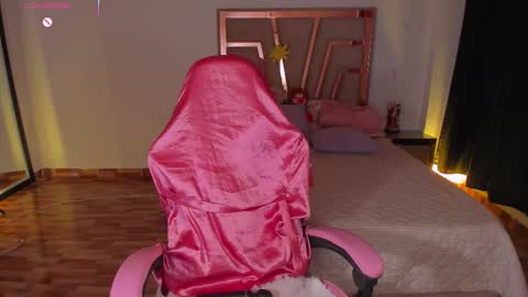 LUNA ROSE online show from 12/19/25, 02:40