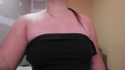 Snapshot of lunnadoll chatting on 05/14/26, 04:41 Katty what ever do you want on my pv is for extra tokens minimi 250 tks ty u for understand online show from 05/14/26, 04:41