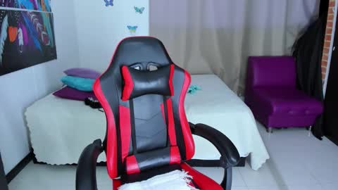 LunoxLili online show from 11/22/25, 03:49