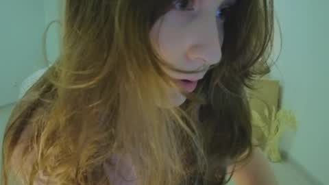 Snapshot of lunoria chatting on 05/26/26, 11:34 lunoria online show from 05/26/26, 11:34
