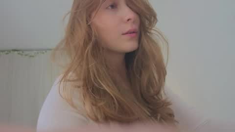 Snapshot of lunoria chatting on 05/31/26, 11:17 lunoria online show from 05/31/26, 11:17