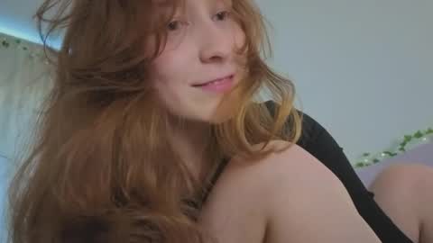 Snapshot of lunoria chatting on 06/03/26, 04:48 lunoria online show from 06/03/26, 04:48