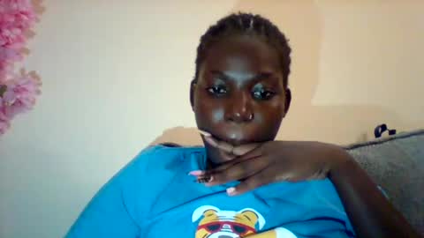 Snapshot of luo_queen chatting on 09/25/25, 11:19 luo_queen online show from 09/25/25, 11:19