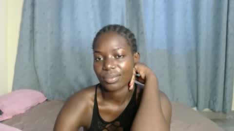 Snapshot of luo_queen chatting on 10/08/25, 11:19 luo_queen online show from 10/08/25, 11:19