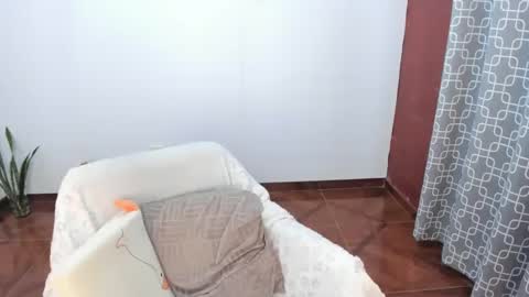 Snapshot of luscious86 chatting on 10/22/25, 08:08 PAULINA online show from 10/22/25, 08:08