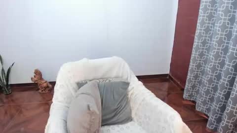 Snapshot of luscious86 chatting on 10/25/25, 07:41 PAULINA online show from 10/25/25, 07:41