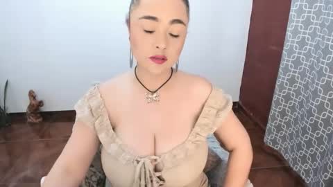 Snapshot of luscious86 chatting on 11/26/25, 09:05 PAULINA online show from 11/26/25, 09:05