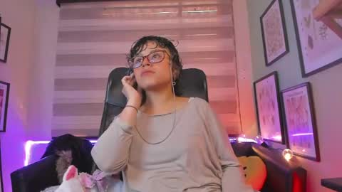 Snapshot of lusiana__ chatting on 05/25/26, 01:17 Luci online show from 05/25/26, 01:17