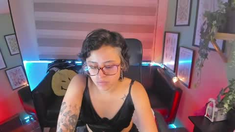 Snapshot of lusiana__ chatting on 05/27/26, 12:24 Luci online show from 05/27/26, 12:24