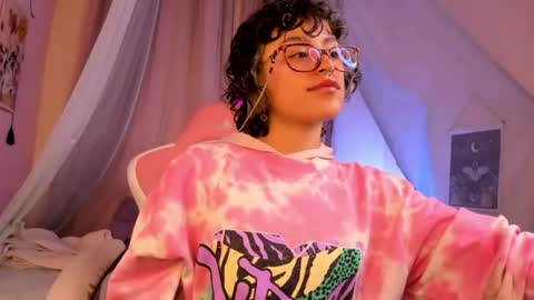 Snapshot of lusiana__ chatting on 06/17/26, 01:08 Luci online show from 06/17/26, 01:08